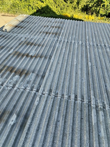 Application of Bronya AquaBlock Expert waterproofing for repairing the roof of a private garage in the Kirov Region (photo)