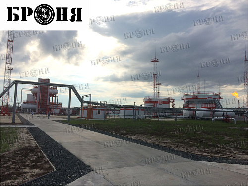 Thermal insulation Bronya Winter when isolating oil storages, equipment and pipelines of the Variogan field, Lukoil, Tyumen Region (photo)