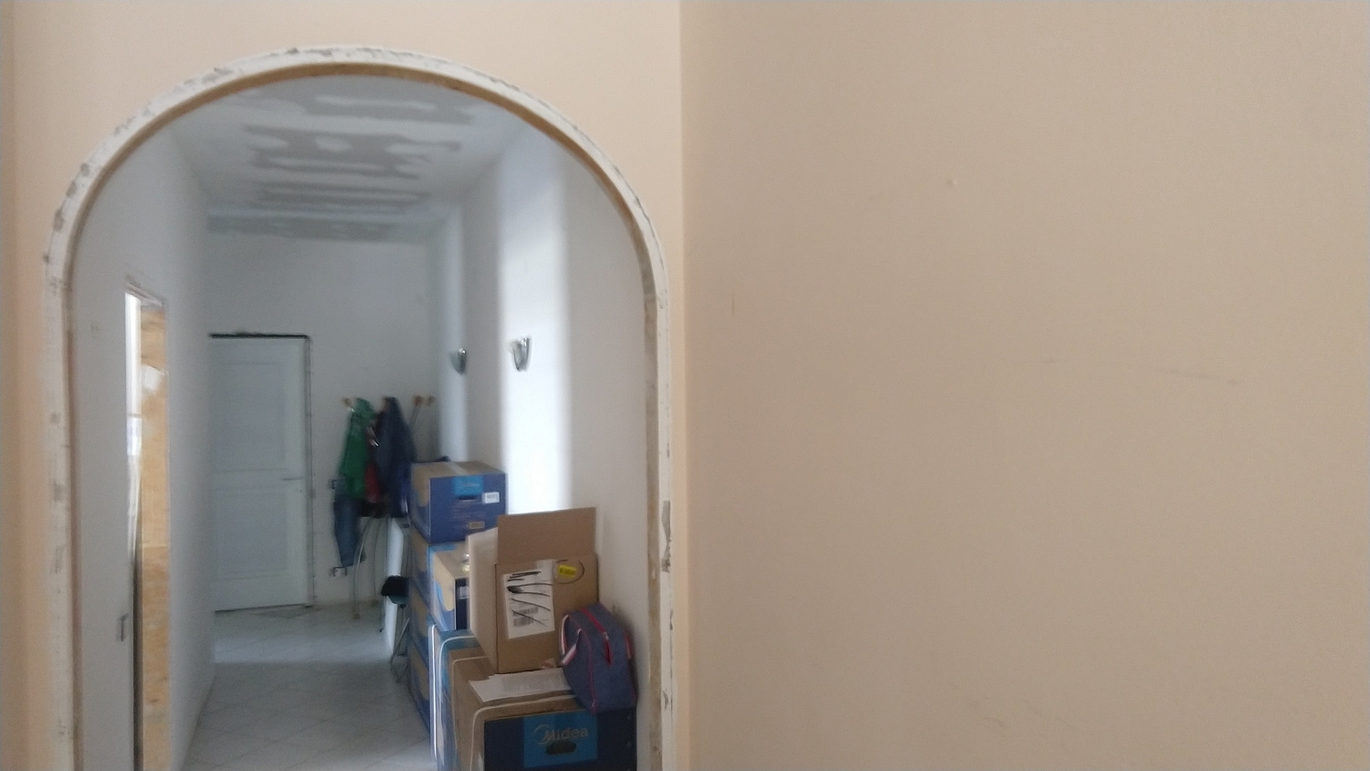 Броня Фасад НГ на фасаде и стенах внутри крупного таунхауса в городе Сиена, Италия (фото)