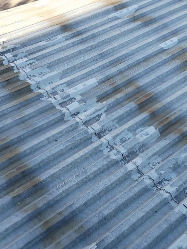 Application of Bronya AquaBlock Expert waterproofing for repairing the roof of a private garage in the Kirov Region (photo)