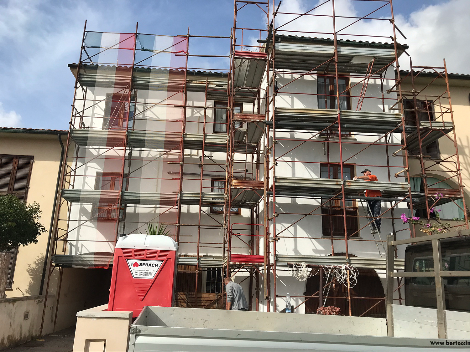 “Overhaul in Italian. Or new adventures Bronya on the facades according to the Italian state program"! (Expertise, photo + video)