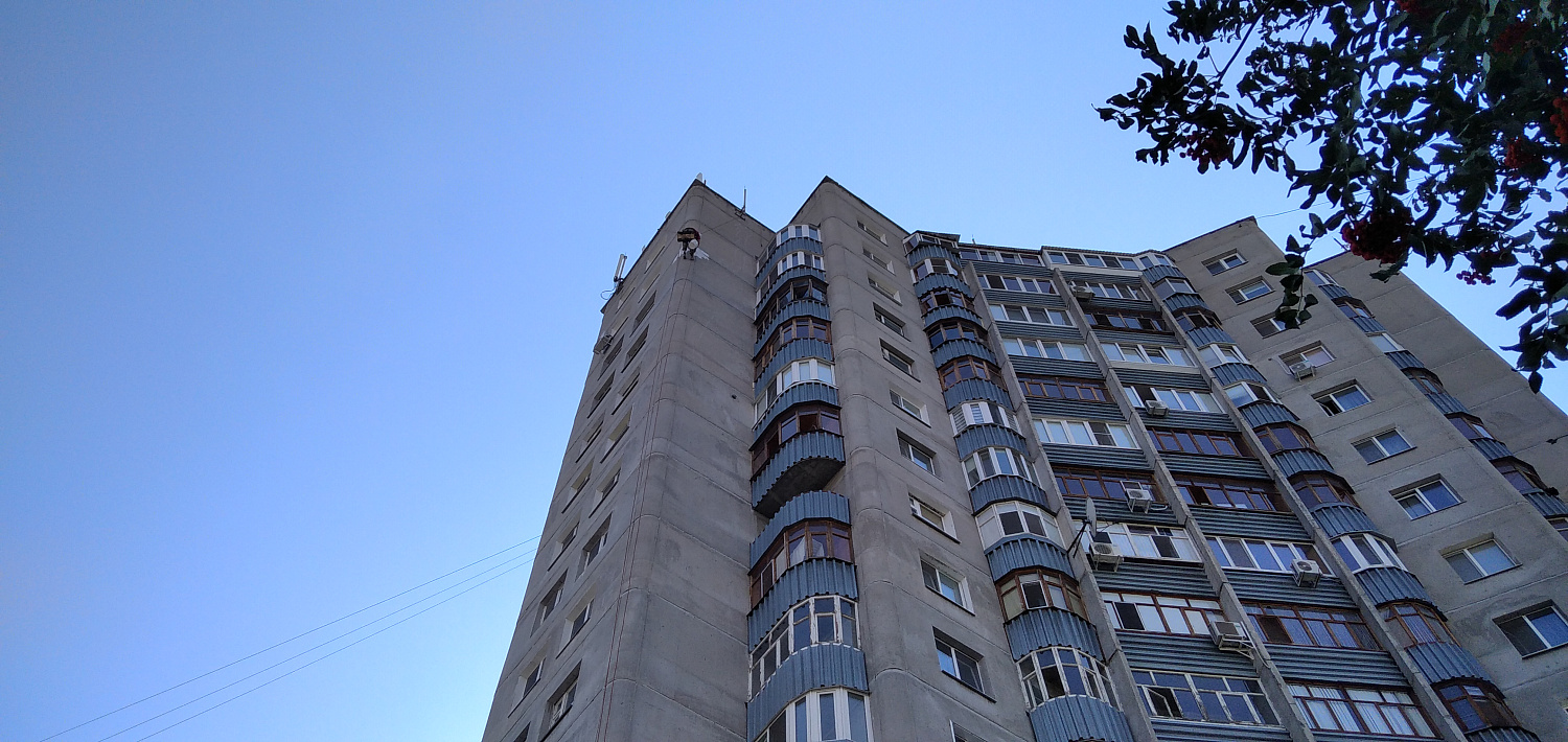 Bronya Facade as a solution to freezing of ceilings and corners in an apartment