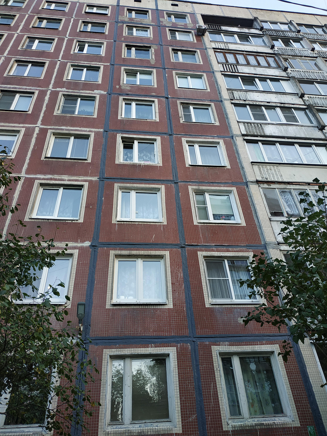 Bronya "Aquablock Effect" guards interpanel seams on a nine-storey building at 21/2 Lunocharskogo Ave., St. Petersburg. (photo)